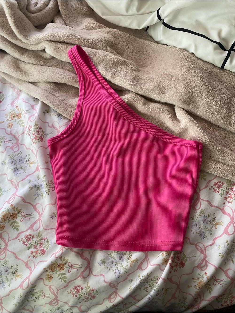 Woman’s One Shoulder Rib-knit Crop Top